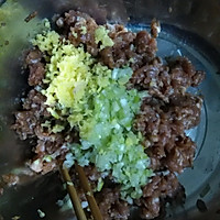 猪肉芹菜饺子的做法图解2